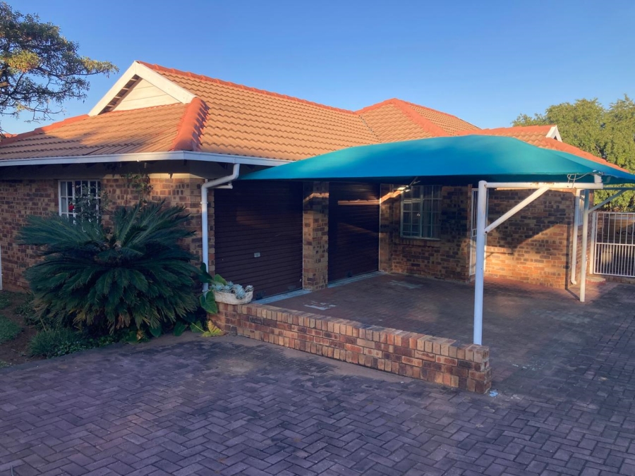 3 Bedroom Property for Sale in Geelhoutpark North West